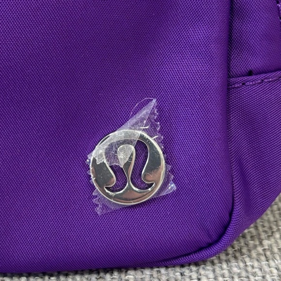 NWT Lululemon Everywhere Belt Bag In College Purple With Black Interior - Picture 3 of 9
